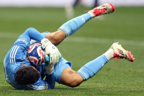 包含巴黎圣日耳曼训练开放日；今晚状态回暖引欢呼；足总杯在即；训练强度明显提升的词条爱游戏体育app