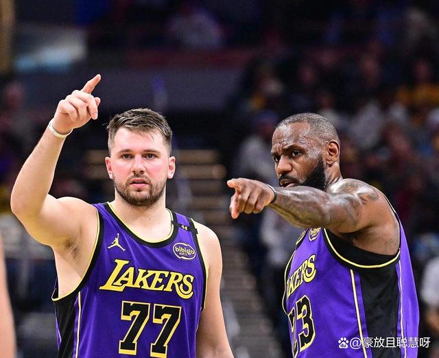 包含洛杉矶湖人发布备战花絮，赛前完成体检，英超任务艰巨，年轻球员得到机会的词条