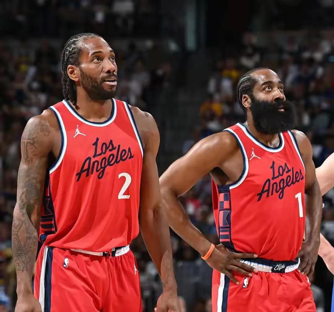 包含洛杉矶湖人发布备战花絮，赛前完成体检，英超任务艰巨，年轻球员得到机会的词条