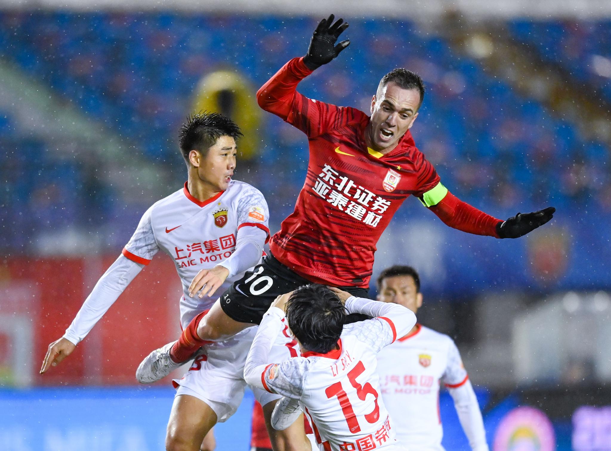 关于上海海港内部会议纪要流出：今夜止住颓势，中超使命明确，纪律约束更严格的信息