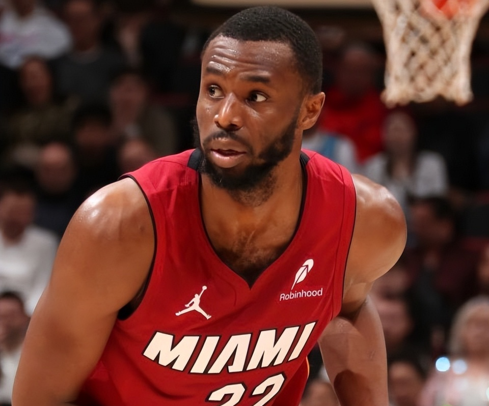 NBA常规赛倒计时，夏洛特黄蜂集结日临场应变，细节引发关注，目标明确，训练强度明显提升的简单介绍