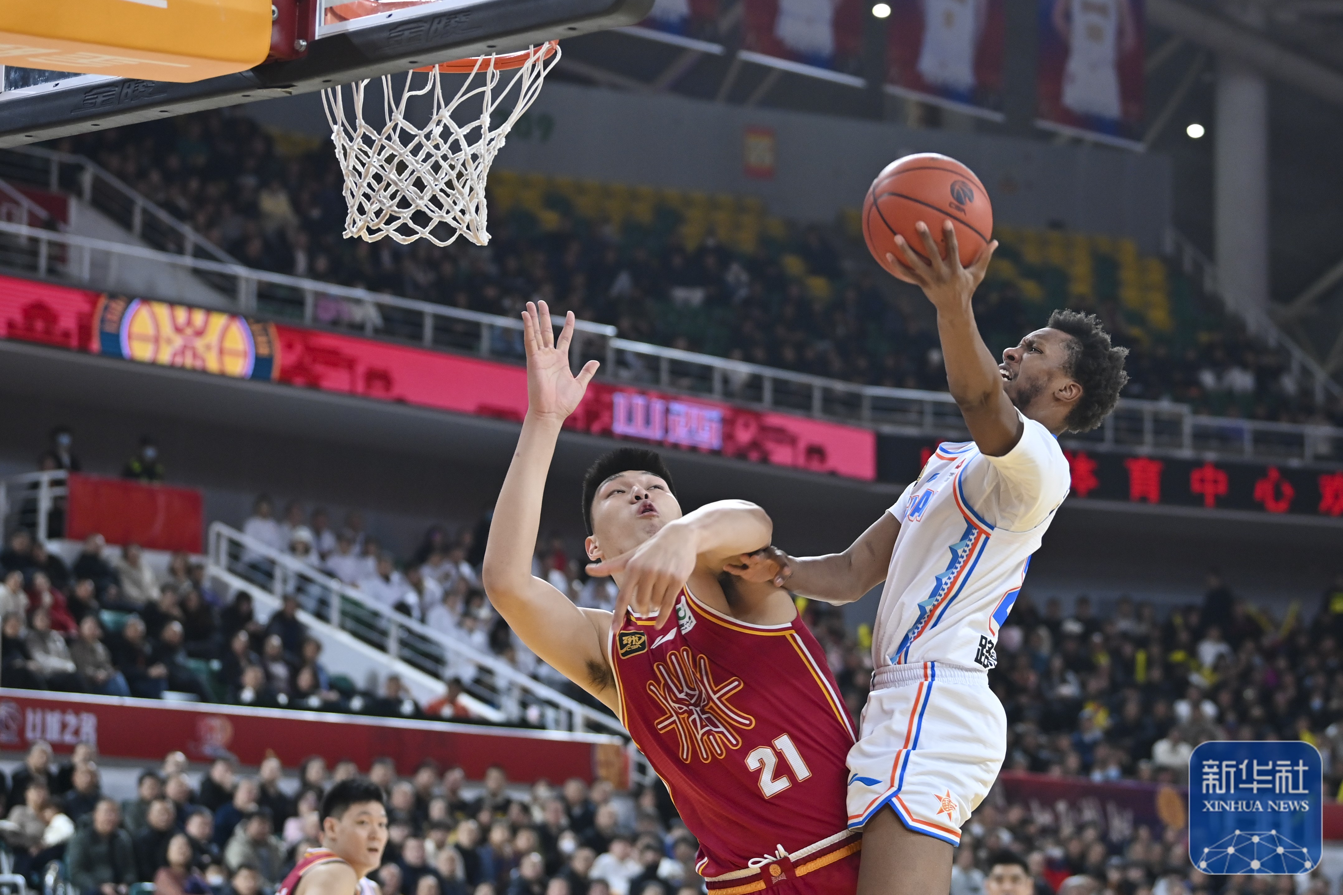 关于国际比赛日山东男篮备战NBA常规赛，更衣室发声细节曝光，球迷炸锅，身体对抗强度拉满的信息