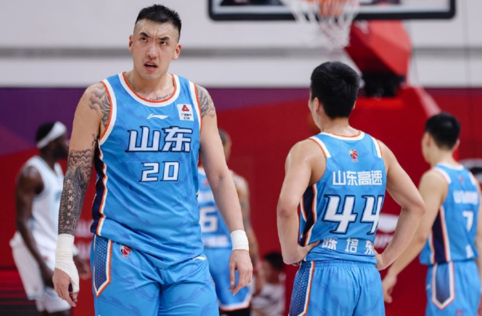 关于国际比赛日山东男篮备战NBA常规赛，更衣室发声细节曝光，球迷炸锅，身体对抗强度拉满的信息